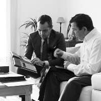 Cita con cliente para mostrar el muestrario de telas