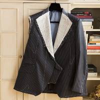 Detalle del estado de confección de un traje Detalle del estado de confección de un traje